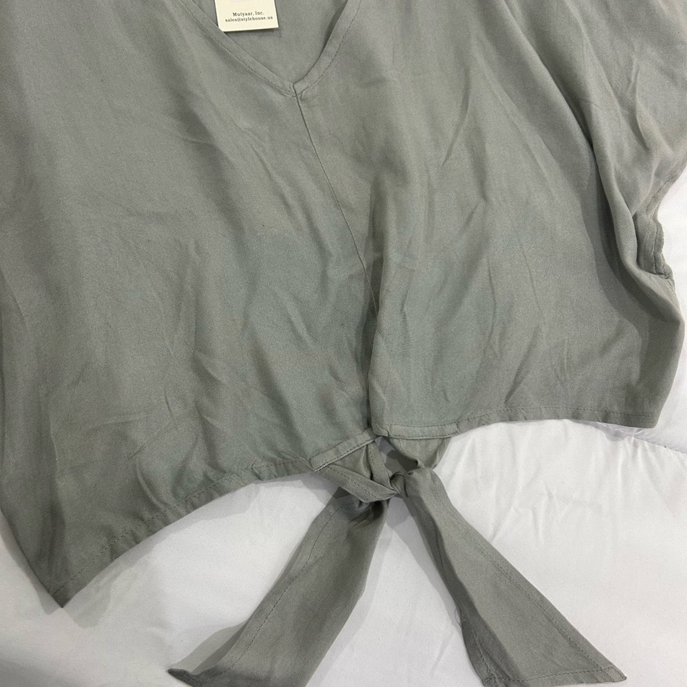 💰PRICE ⬇️ 
 • Sim & Sam • Grey Short Sleeve Blouse • size XL - Picture 3 of 9